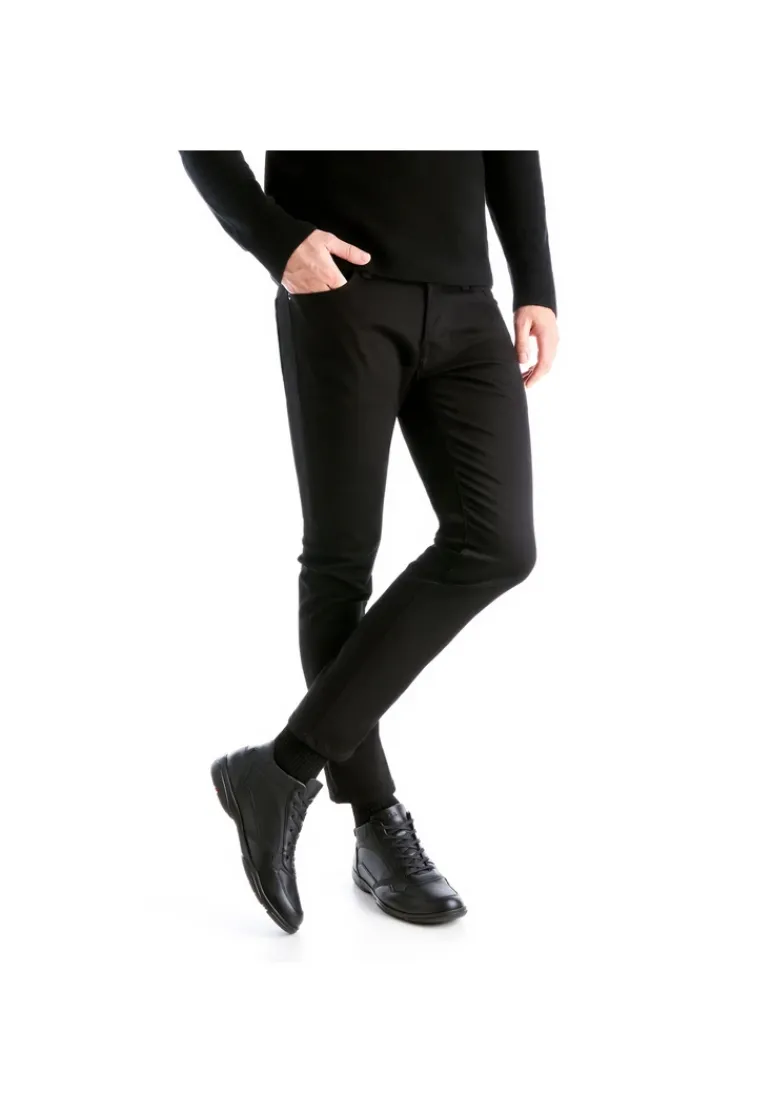 LLOYD BARNARD black New